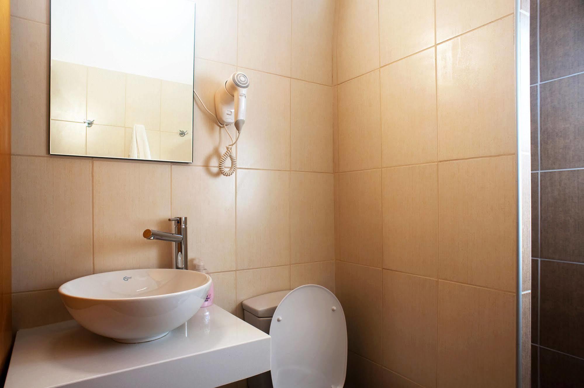 Dolphin Apartment Frangocastelo